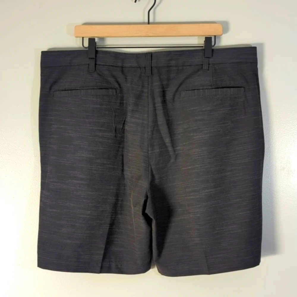 Men's Apt. 9 premier flex shorts, size 40